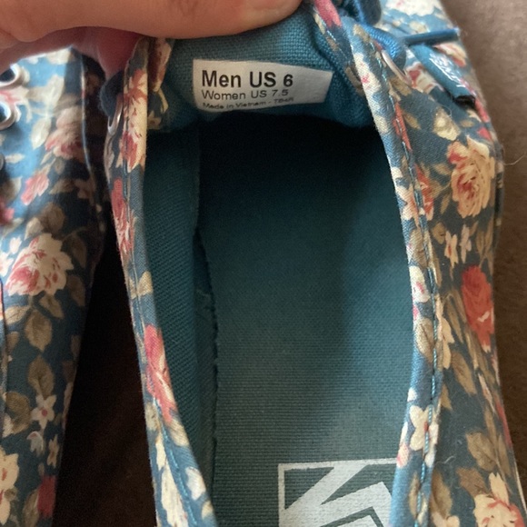 Floral vans, worn twice! Size 7.5 🤩 - Picture 3 of 4